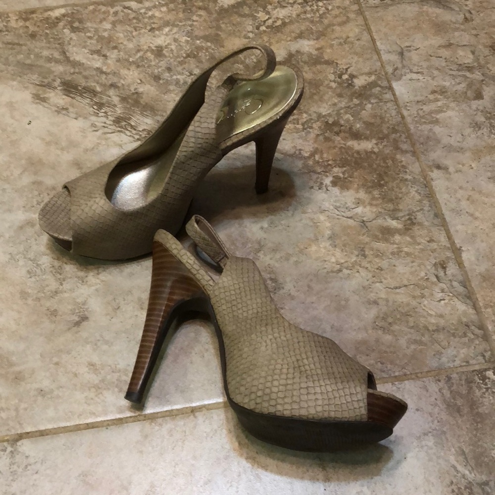 Women’s sling back heels 5” size 7.5